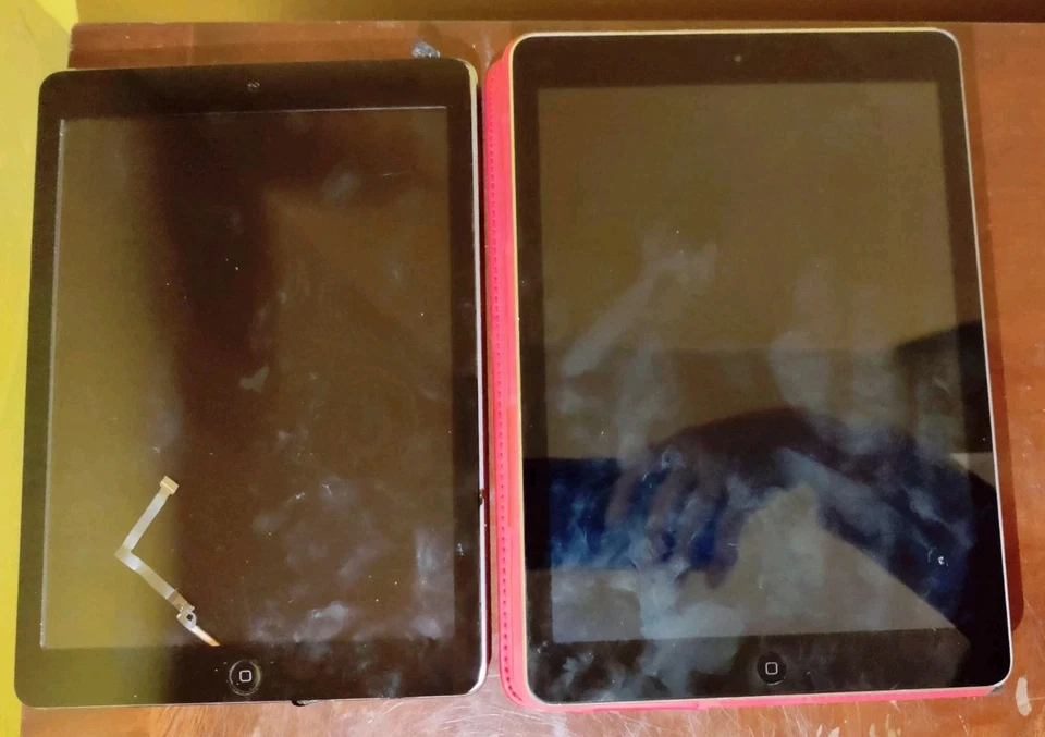 2x Apple iPad Air A1474 9.7" Space Grey - For Spares Or Repairs * Read Descripti - Image 2 of 4