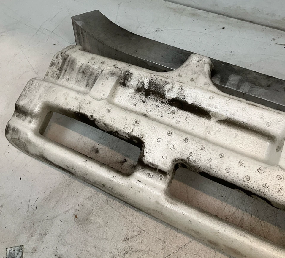 Refuerzo de parachoques trasero Lexus LS400 1995-1997 128 k millas con amortiguador de espuma OEM Foto 3 de 4