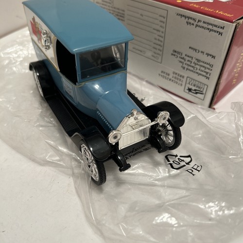 Banco fundido a presión Liberty Classic 1916 Studebaker panel oso de peluche escala 1:25 - Imagen 8 de 15