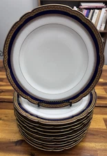 8 Hutschenreuther Monarch Cobalt Gold 9.75" Dinner Plates Laurel Leaf Band MINT