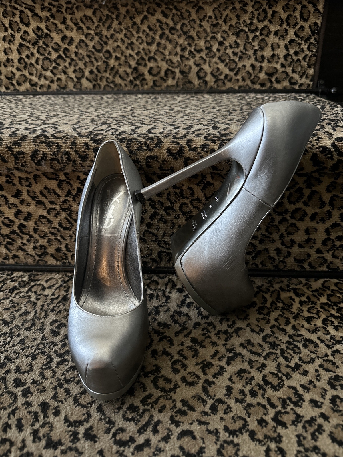 SAINT LAURENT YSL Tribtoo Edizione Limitata 6 100 Copertura in Pelle Argento Piattaforma Pompa a Stiletto 35