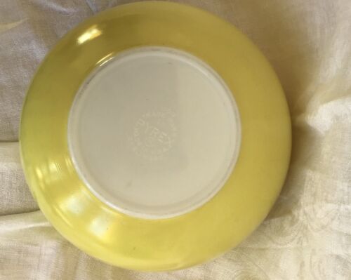 Vintage Pyrex Large 4 QT Primary Yellow Mixing Nesting Bowl Model #404 - Picture 2 of 3