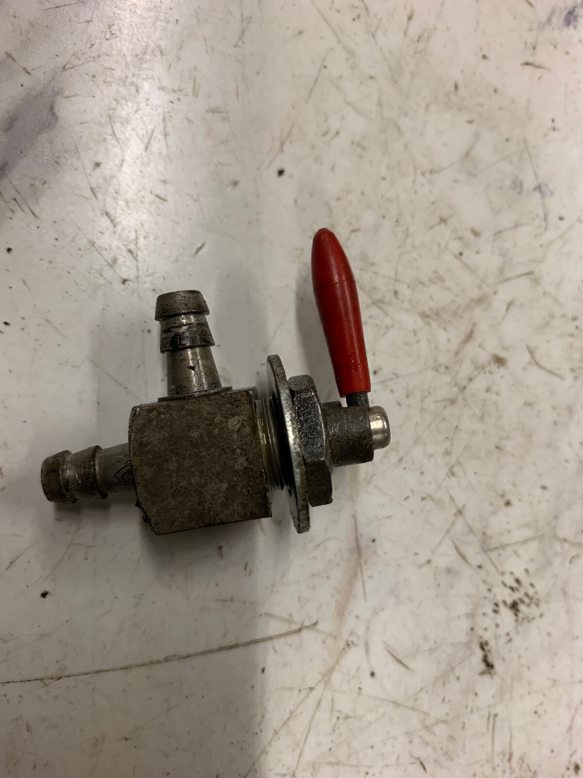SNOWMOBILE  FUEL SHUT OFF VALVE 90 Degree  3/16-1/4”