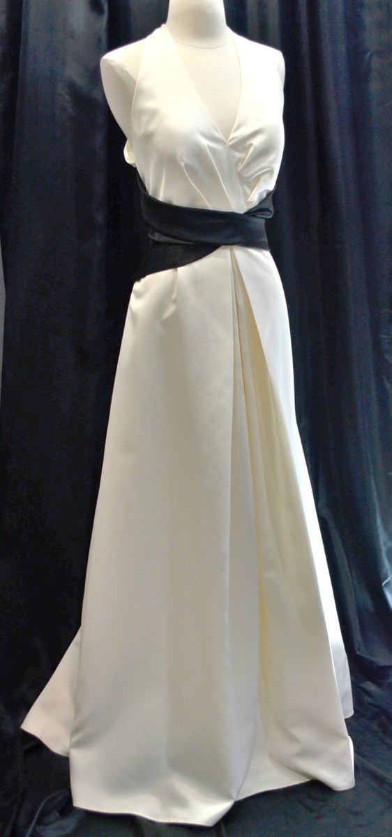 Nicole Miller Platinum Ivory Black halter formal gown wedding long dress SZ  16