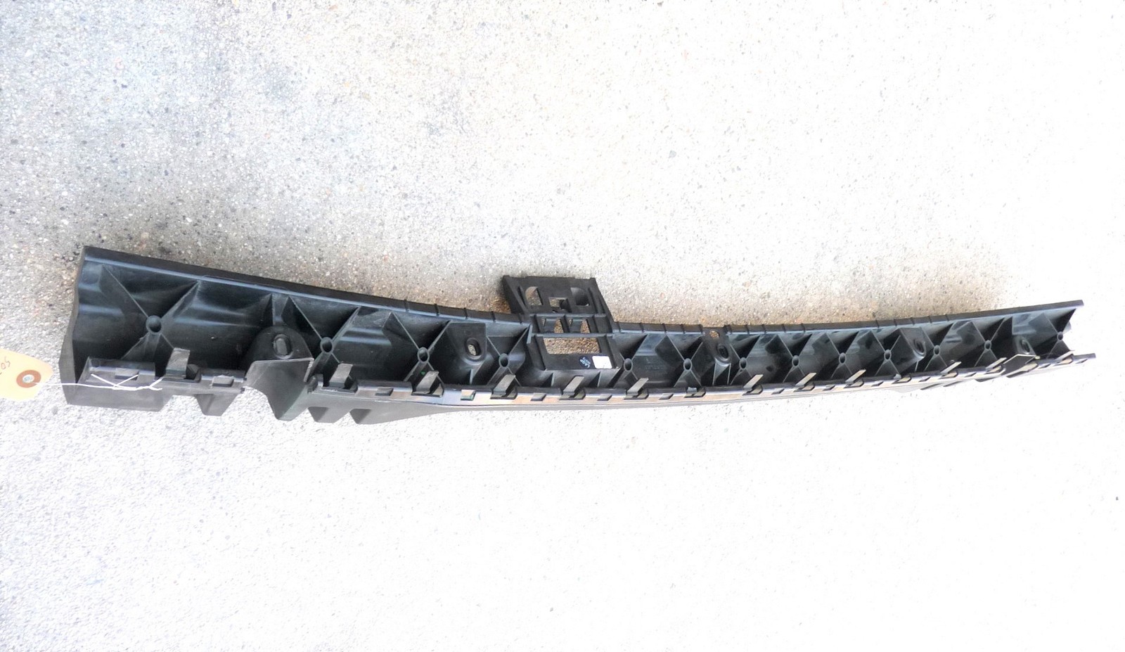 2016-2020 Bentley Bentayga Rear Bumper Center Reinforcement Guide 36A807458 OEM