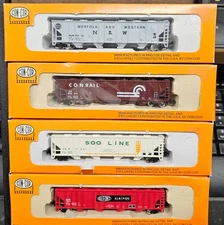N Scale - Con-Cor/ROCO - 1732-4,6 - Cov Hopper, 4-Bay, Ribside - NW,CR,SOO,DUPX