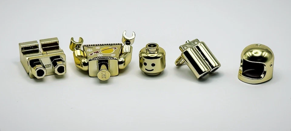 Lego Chrome Gold Christmas Classic Space Astronaut mini figure RARE New!! - Image 4 of 4