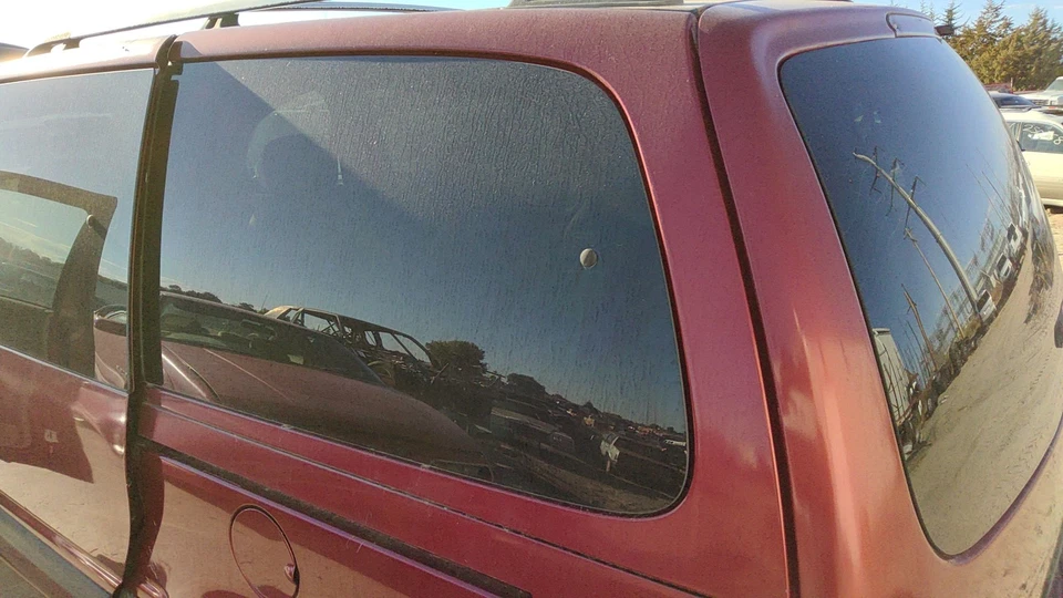 1997 - 2005 雪佛兰冒险发球杆左后四分之一玻璃后窗 120 Wb — 第 2/3 张图片