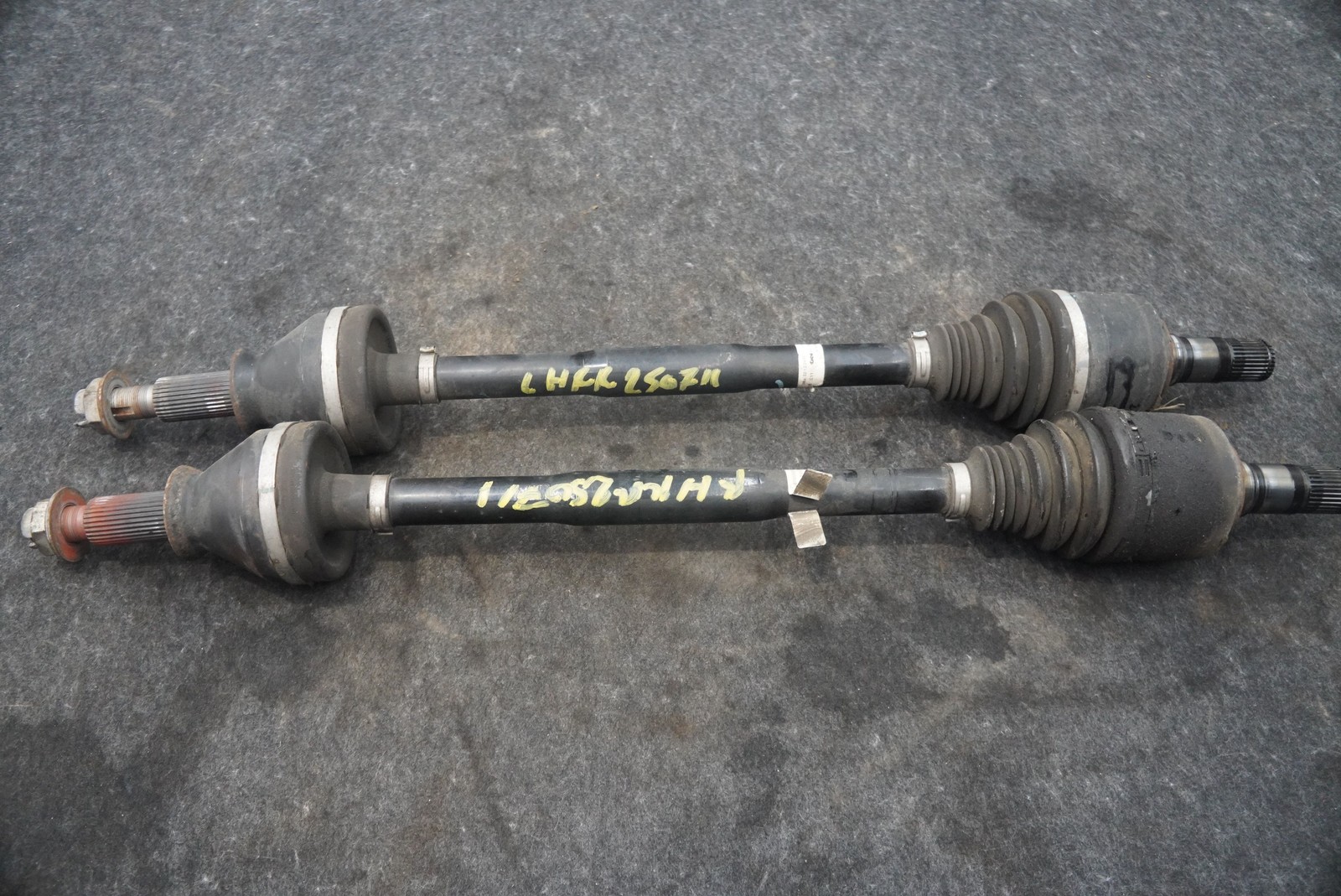 Set 2 Rear CV Axle Shaft 670035262 OEM Maserati Quattroporte M156 2014-17+