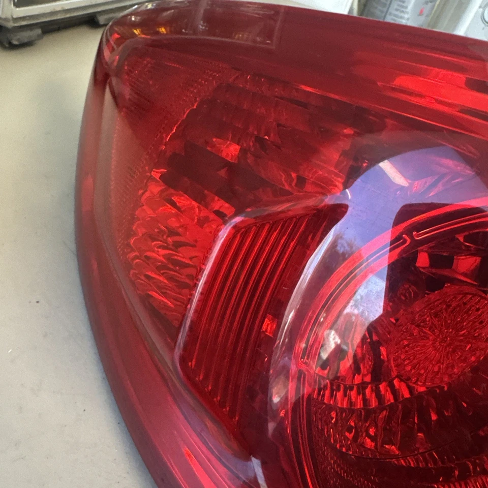 Luz trasera izquierda Hyundai Santa Fe 2009 92401-0W050 Foto 2 de 4