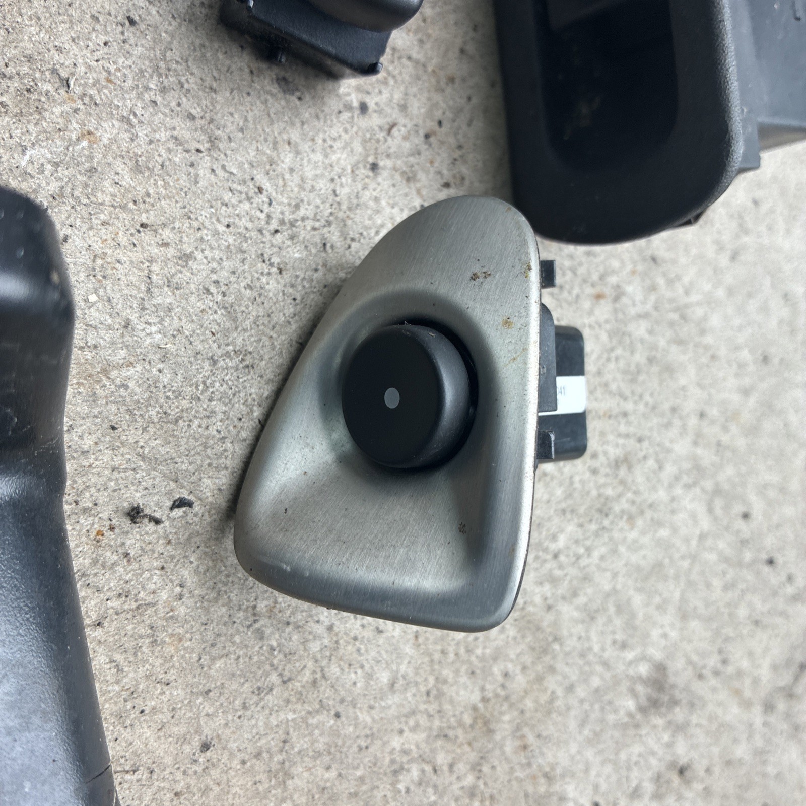 Chevrolet Corvette 2005-2013 Front Right Inner Window switch