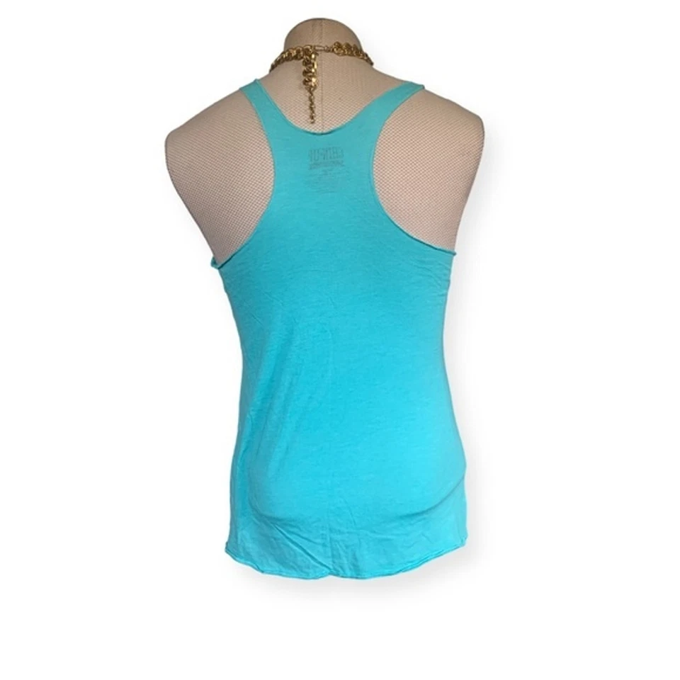 Top de mujer CHIN UP APPAREL espalda cruzada "ESTO ES" NO SUDOR, ES LÍQUIDO IMPRESIONANTE" Foto 2 de 4