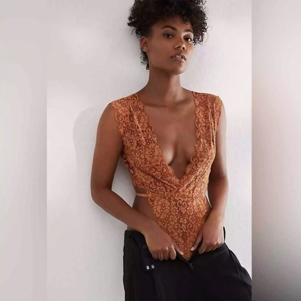 NUEVO Body We Are HAH Free People Corte Grande Para La Persecución Encaje Marrón Azúcar Foto 2 de 4