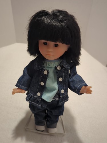 COROLLE DOLL ~ 14" bambola asiatica con vestiti ~ Corolle 88/9 M10 bambola bambino ~ usata in ottime condizioni - Foto 3 di 24