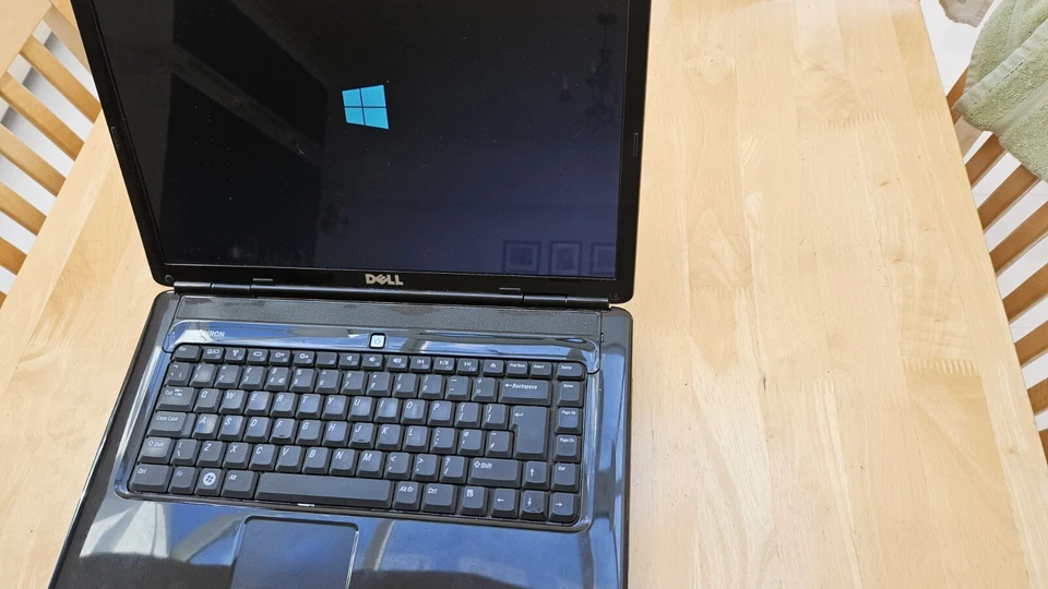 DELL INSPIRON 1545 15.6" LAPTOP INTEL CELERON CPU 900 @2.20GHz 2GB RAM NO HDD - Image 2 of 4