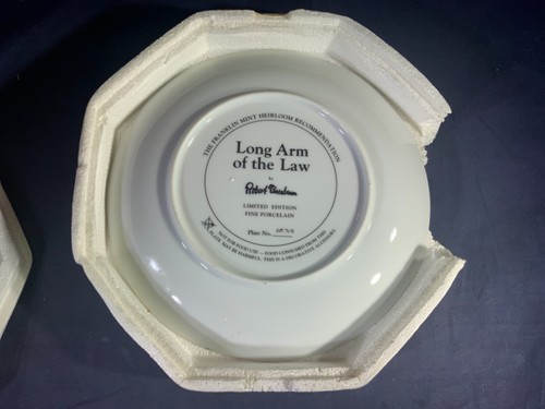 N7-26 JOHN WAYNE “LONG ARM OF THE LAW” 8” DECORATIVE PLATE - FRANKLIN MINT - Picture 3 of 5