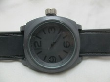 Analog Wristwatch Gray Buckle Band Round Face Simple Style