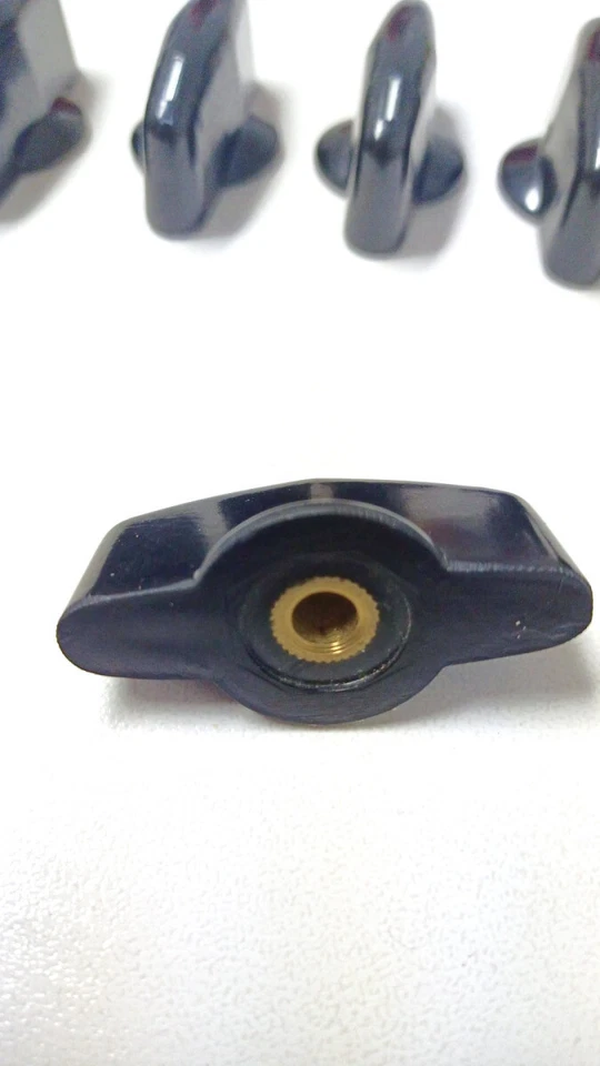 10 Vintage Audio Knobs. BAKELITE, complete with screws. - Image 2 of 4