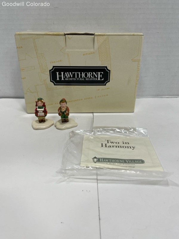 Hawthorne Village Two In Harmony AO316 Christmas Carolers Figurines Set