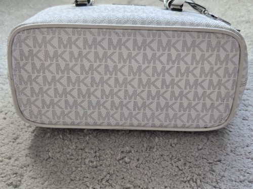 Borsa Michael Kors Jet Set da viaggio extra piccola con logo e cerniera superiore in ottica bianca - Foto 16 di 19