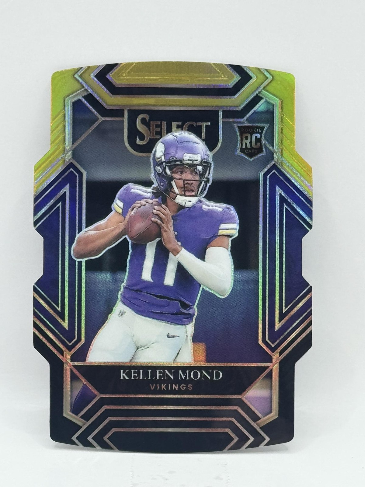 2021 Panini Select #264 Kellen Mond Black and Gold Prizm Die CutVikings