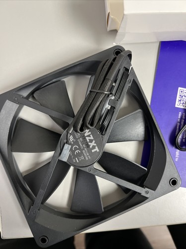 NZXT AER RGB 2-140 mm - Personalizzazioni illuminazione avanzate - Suggerimenti ali - fluido D - Foto 4 di 5
