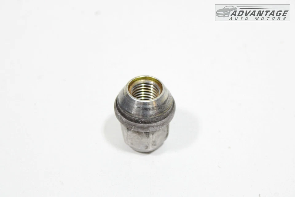 Chrysler Pacifica 2017-2024 rueda delantera o trasera llanta perno tuerca plata OEM Foto 2 de 4