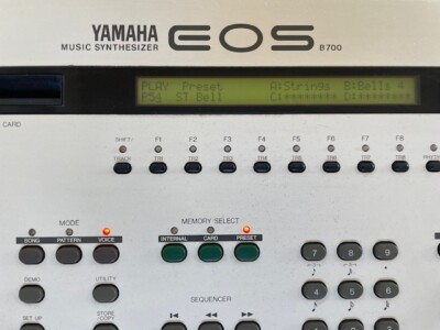 YAMAHA EOS B700