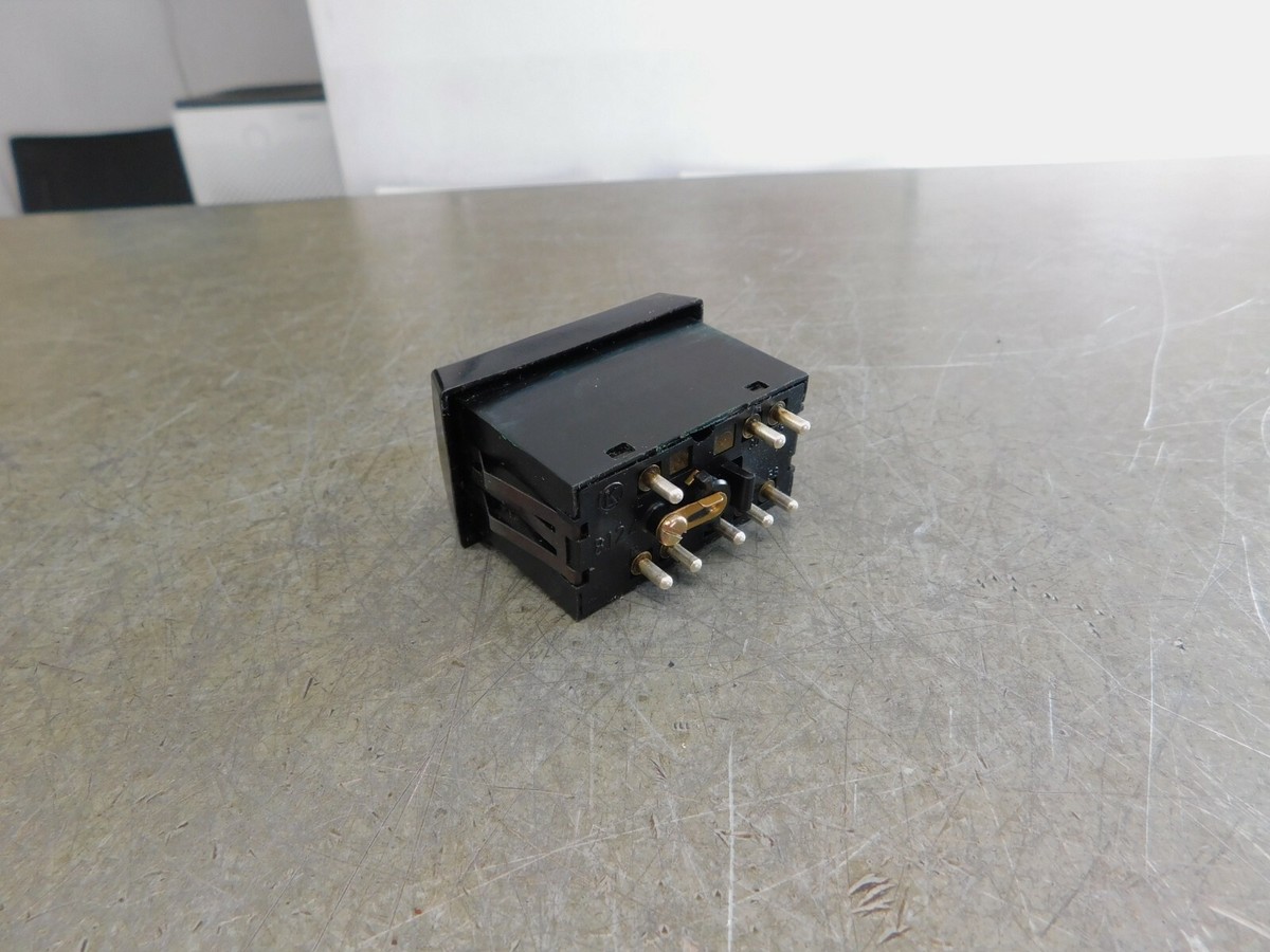 メルセデスベンツR107 W116 0018219351ハザードスイッチ W108 W109 W114 W115 W116 R107 Hazard Relay Switch 0018217951