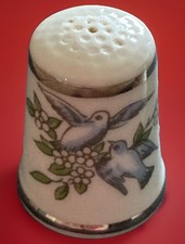 Early 20th century Royal Worcester Thimble – Doves of Peace, Fine Bone China