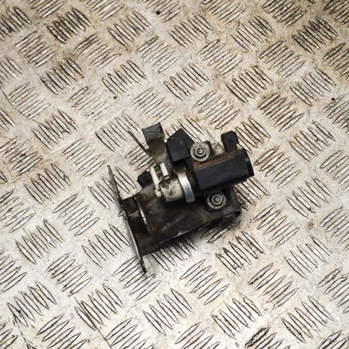 BMW 7 F01 F02 750 Vakuum-Magnetventil 7595374 4.40 Benzin 300kw 2011