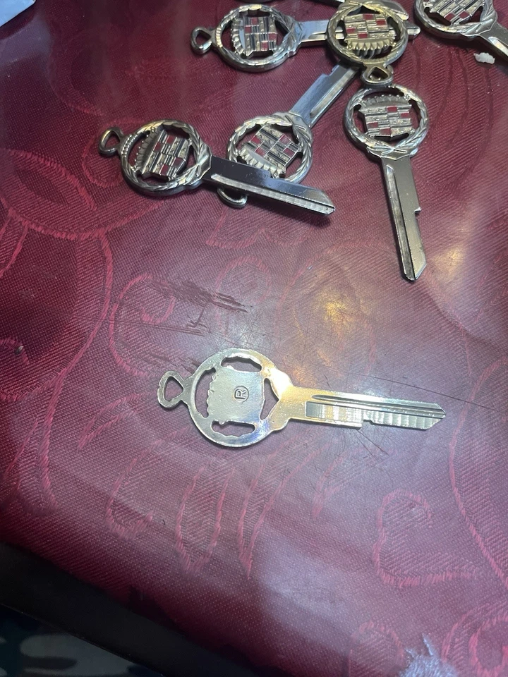 Llave de stock de concesionario original GM NOS Cadillac Deville El Dorado 1969 1973 1977 1981 Foto 3 de 4