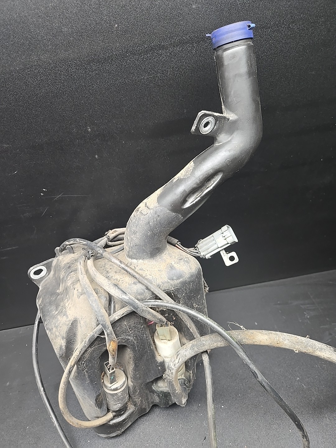03-13 Maserati Quattroporte Headlight Windshield Washer Bottle Tank OEM