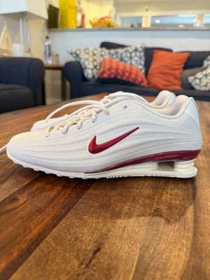 Womens size 7.5 Nike shox SE Z  Iridescent Metallic red