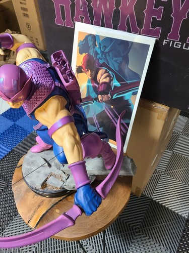 Sideshow Hawkeye Premium Format Figure Exclusive Art Print 23/350 - Picture 6 of 10