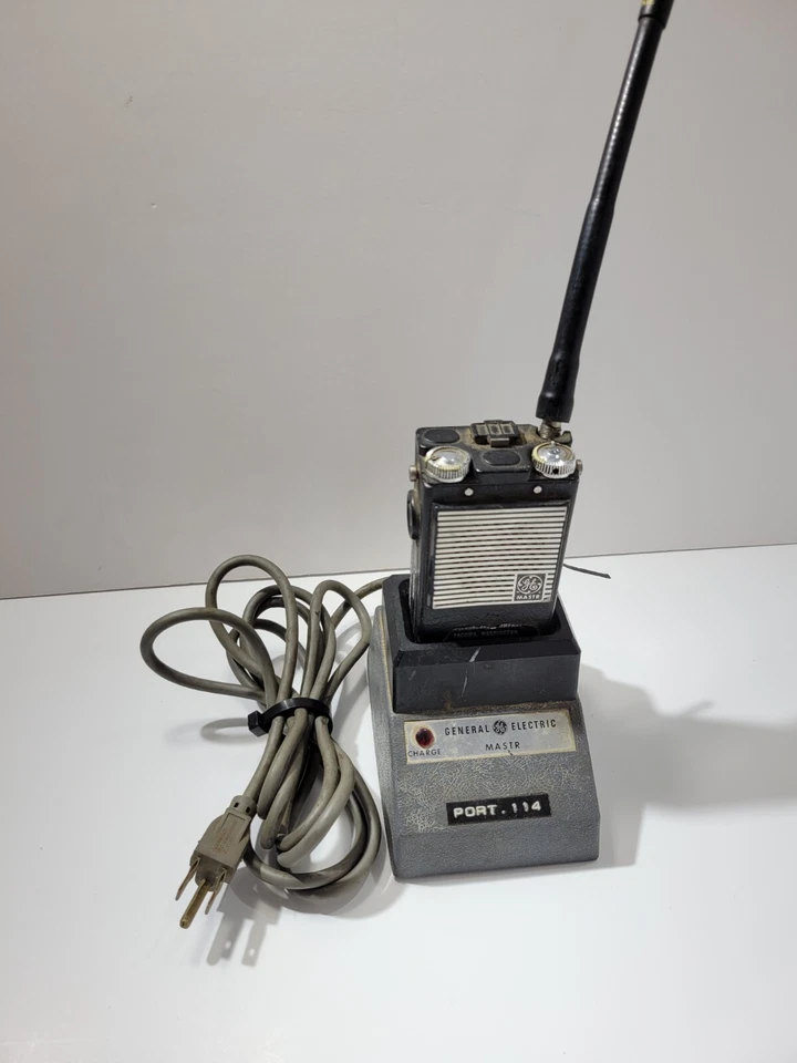 Vintage General Electric MASTR Hi-Power Wireless Radio Port 114 with Charger - Image 2 of 3