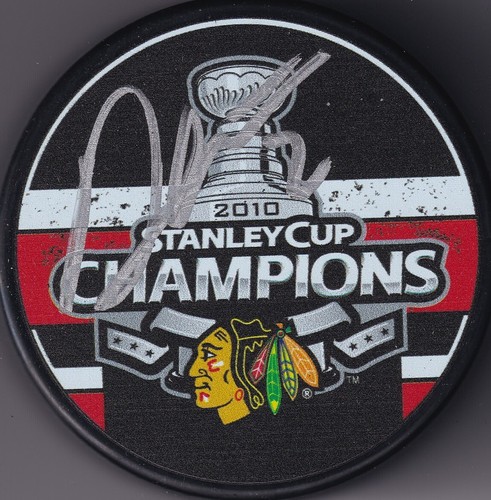 BECKETT DUNCAN KEITH SIGNED CHICAGO BLACKHAWKS 2010 STANLEY CUP CHAMPS PUCK 6805