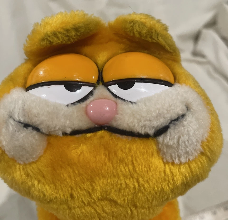 Vintage Garfield Plush 9" 1981 Stuffed Orange Cat United Feature Syndicate Korea - Image 2 of 4