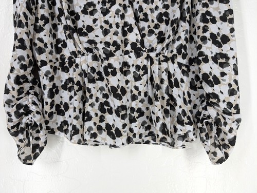 CABI Blouse L Rosette Black V Neck Ruched Snap Unlined Sleeve Pullover Office - Picture 5 of 13