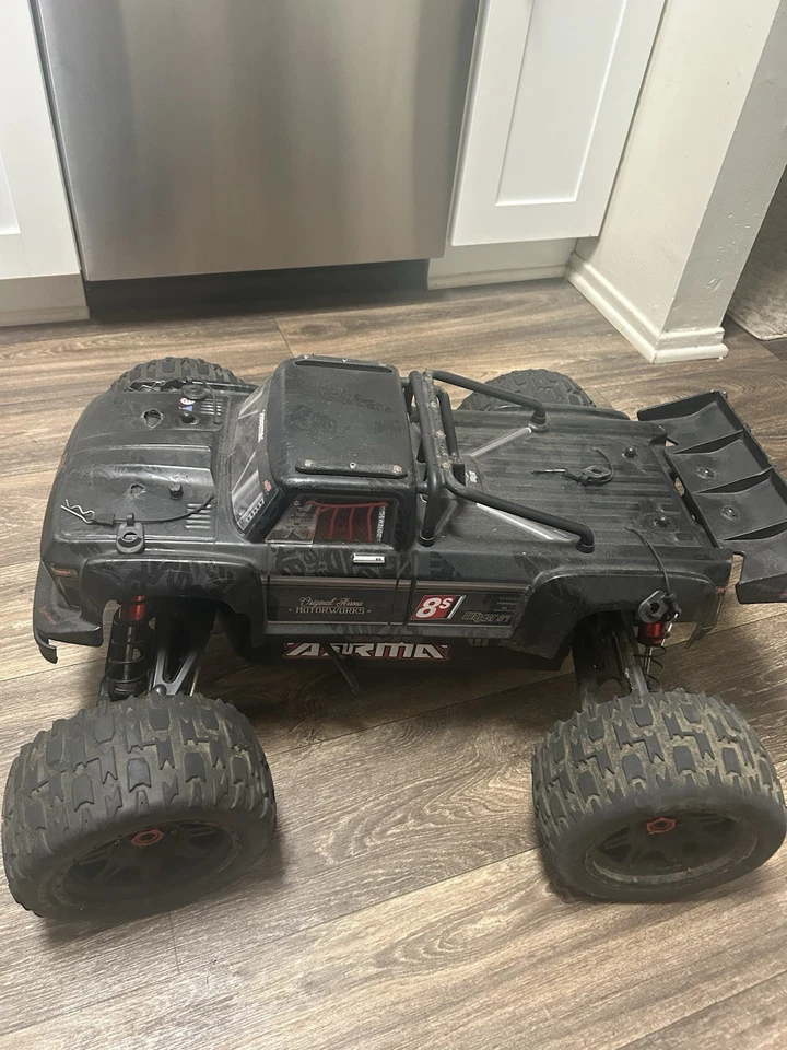 Arrma Outcast 1/5 8S BLX EXB Cuerpo Rollo Jaula Clips Negro Rojo Pintado Foto 4 de 4