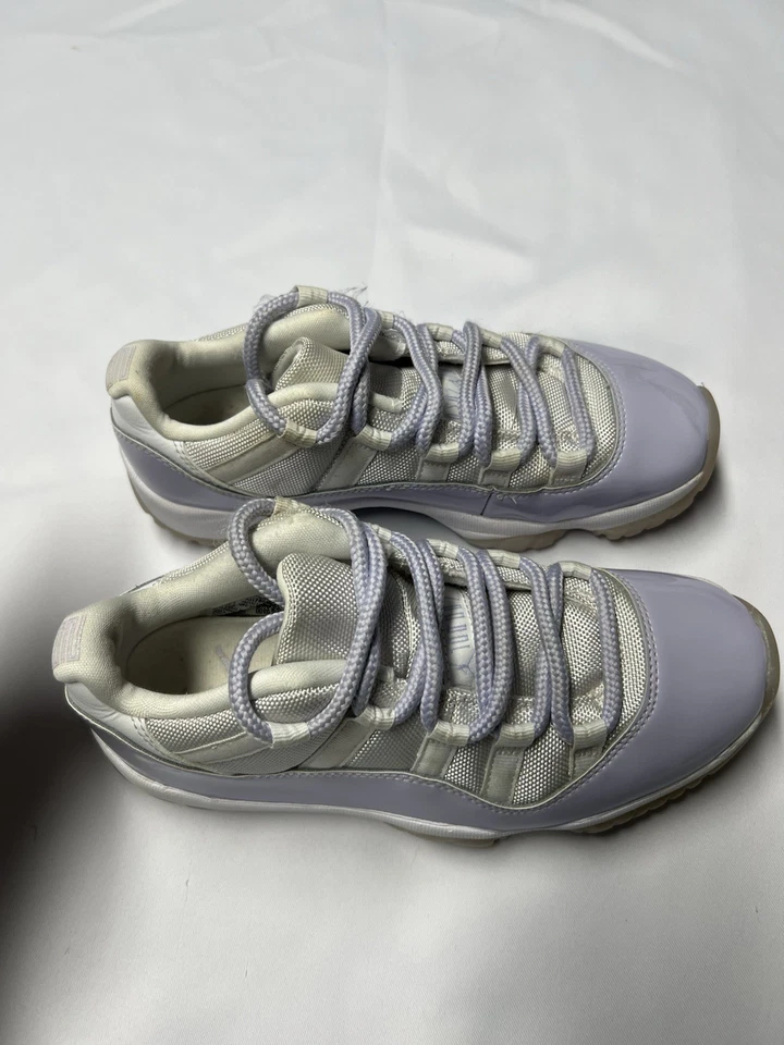 Talla 6.5 - Air Jordan 11 Retro Bajo Violeta Puro W Foto 3 de 4