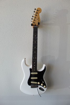 Mint Condition 2026 Fender Player II Stratocaster Electric Guitar - Polar White