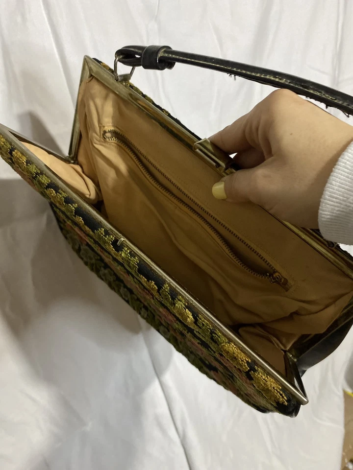 Bolso sin asas vintage de tapiz floral negro Verdi de los años 40 con asas de cuero Foto 3 de 4