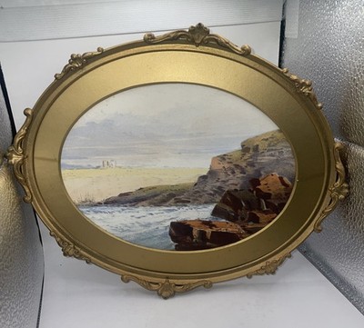 Antiker viktorianischer ovaler verzierter Gold-Metallrahmen Küstenlandschaft Druck um 1900