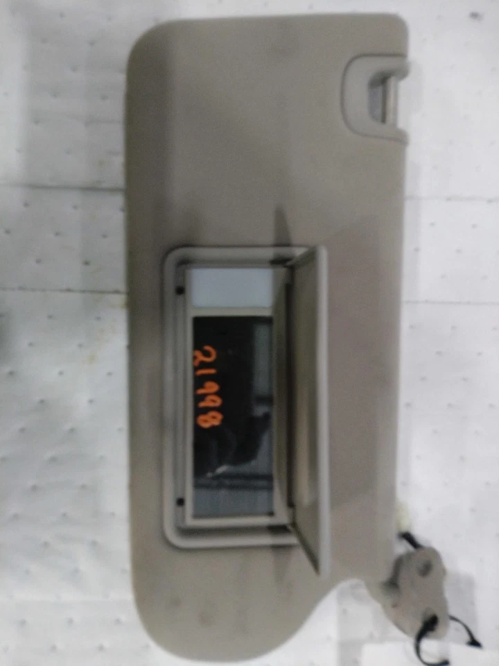 2017 Nissan Murano White Used Sun Visor Right Side OEM 45903 114K Miles - Image 2 of 4