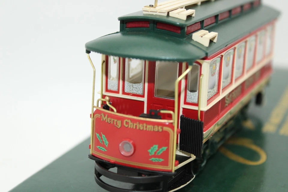 Bachmann Spectrum ON30 Scale Christmas Holiday Closed Street Car Trolley 25127 - Image 4 of 4
