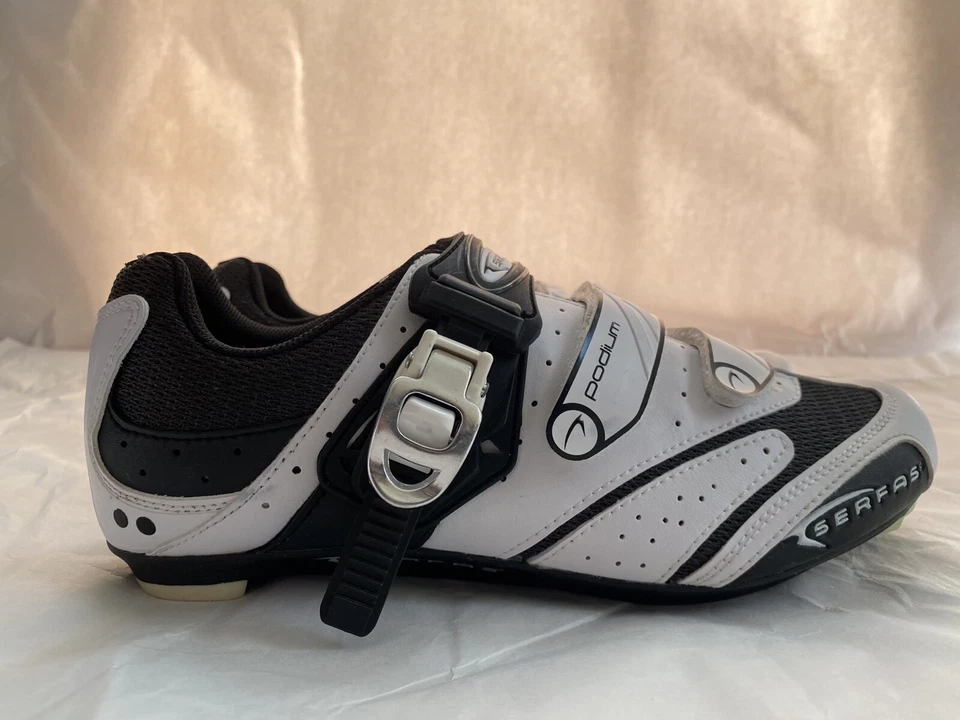 Zapatos de bicicleta de carretera Serfas Podium tacos talla 9,5 / 42,5 UE - blancos y llave Foto 3 de 4