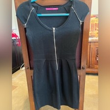 PinkyYotto LBD: black dress with silver zippers