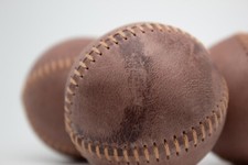 3er Set. Handgefertigte Jonglierbälle aus Leder – Used Look  Lederbälle