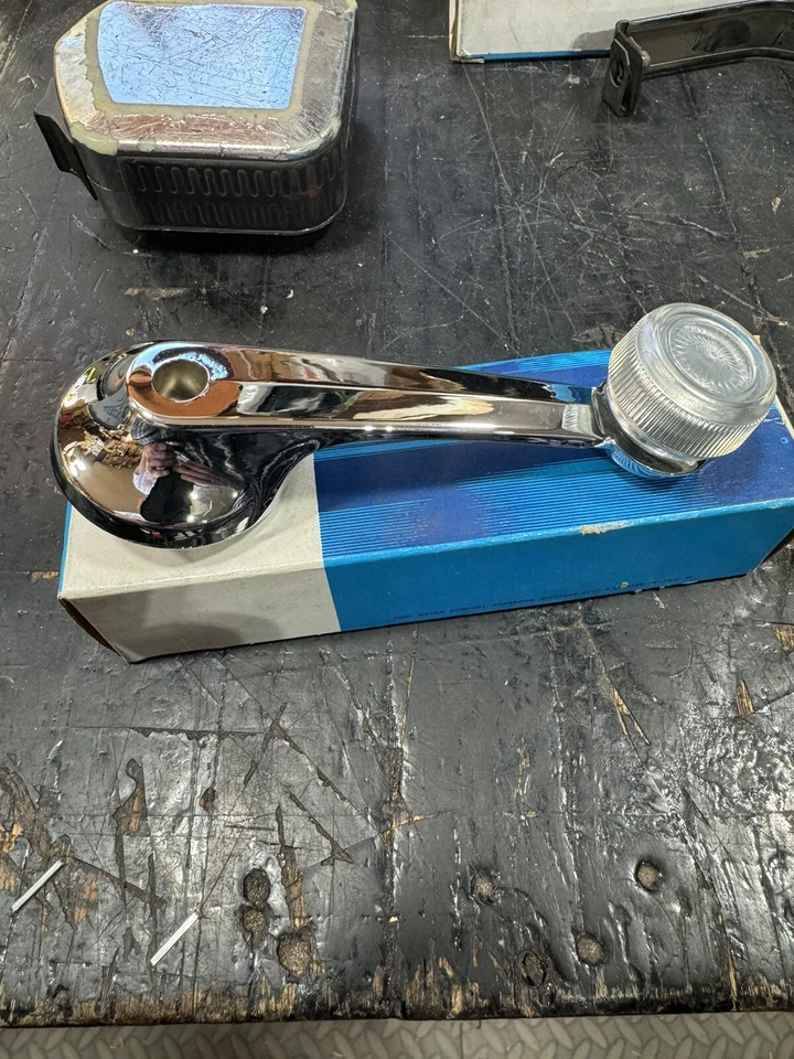 75-82 FORD GRANADA MAVERICK NOS OEM MANIVELA VENTANA MANIVELA EXCELENTE D5DZ-6623342-A Foto 2 de 4